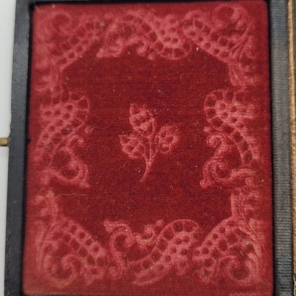 Antique Daguerreotype of a Well Dressed Man Civil War Era Leather Case - Picture 3 of 12